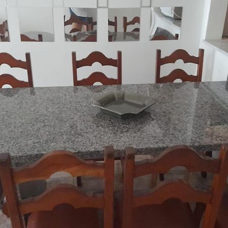 Aconchegante E Amplo Apartamento Familiar Pertinho Da Praia! Γκουαρούχα Εξωτερικό φωτογραφία